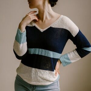 525 America Blue/Green Striped V Neck Long Sleeve Size Medium